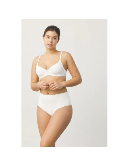 Ysabel Mora kelnaitės