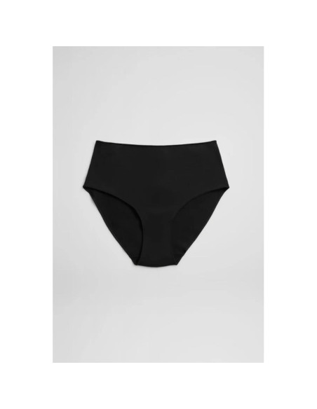 Ysabel Mora kelnaitės