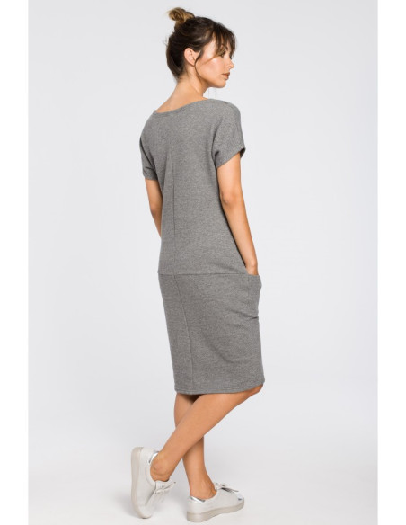 B050 Laisva midi suknelė su kišenėmis - pilka