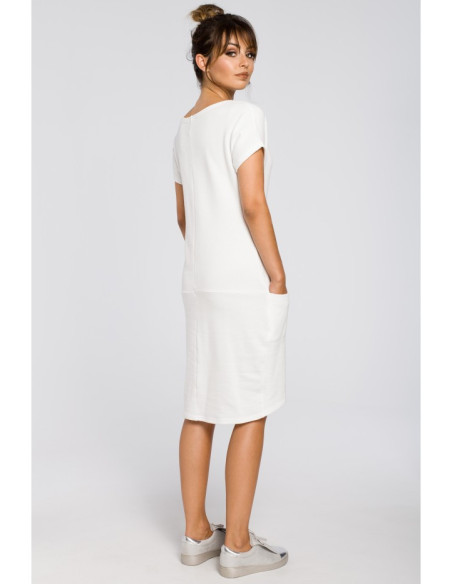 B050 Laisva midi suknelė su kišenėmis - ecru spalvos