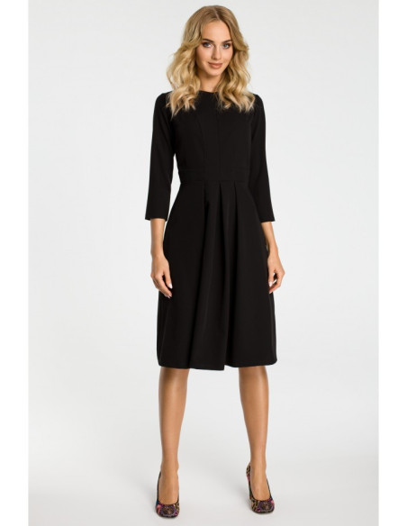 M335 Suknelė su kontrastingomis klostėmis priekyje - juoda