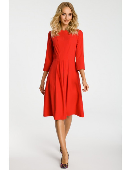 M335 Suknelė su kontrastingomis klostėmis priekyje - raudona
