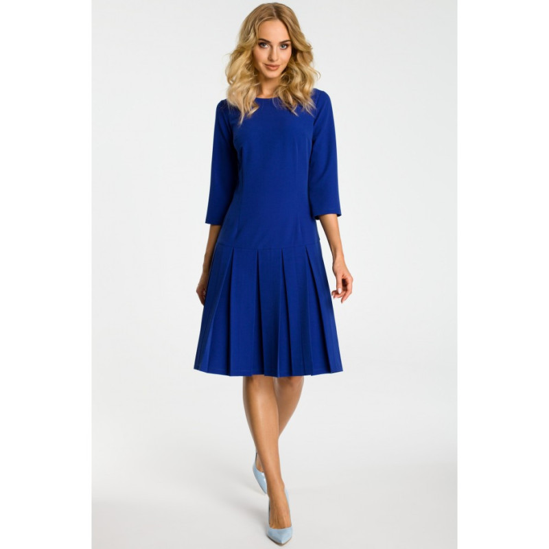 M336 Suknelė pažemintu liemeniu ir kontrastingomis...