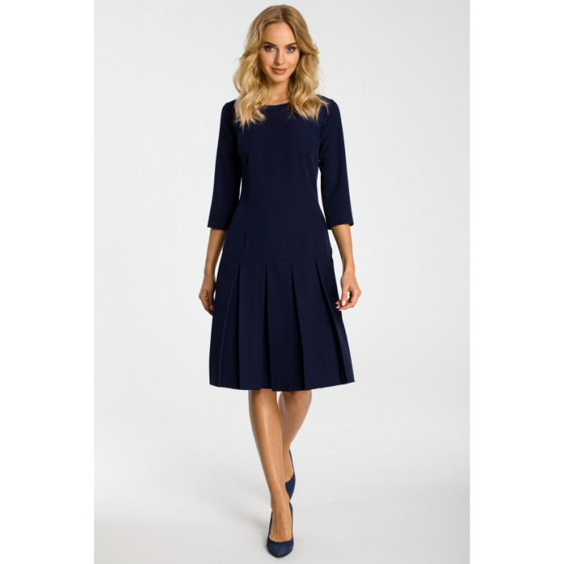 M336 Suknelė pažemintu liemeniu ir kontrastingomis...