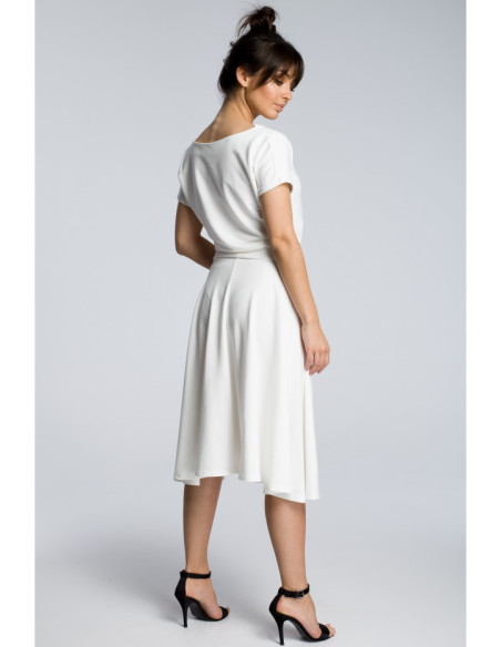 B067 Midi suknelė su platėjančia apačia - ecru spalvos