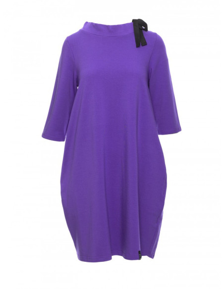 B070 Marškininė suknelė su kaklo raišteliu - violetinė