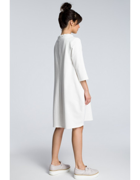 B070 Marškininė suknelė su kaklo raišteliu - ecru spalvos