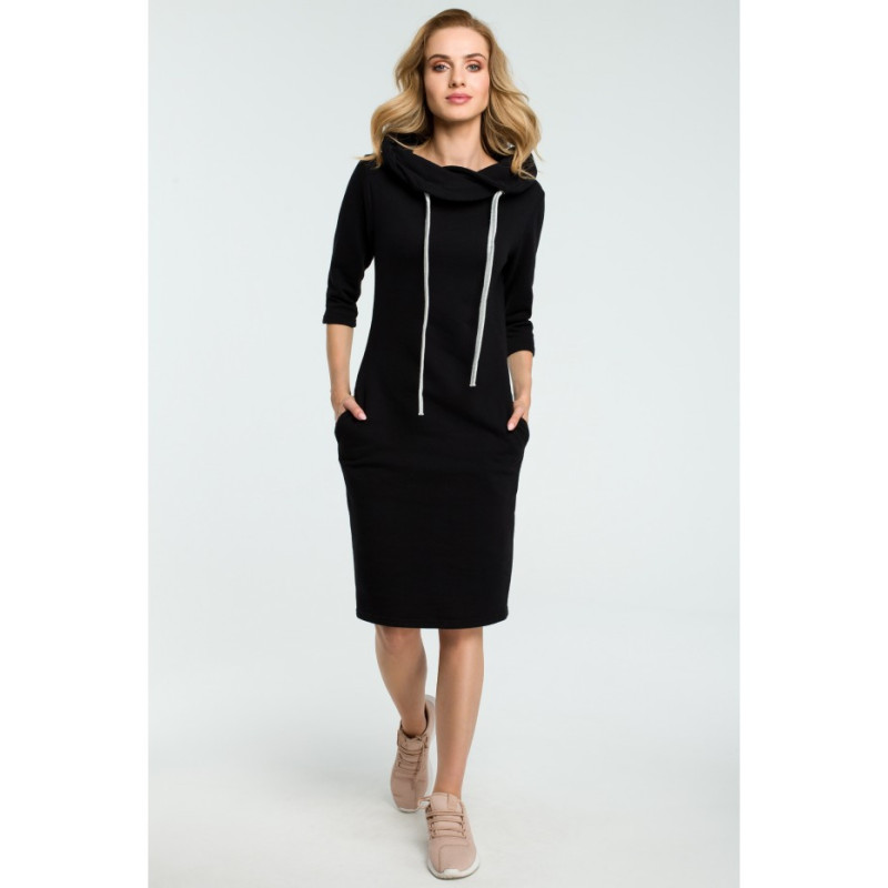 M391 Tiesi megztinė suknelė su apykakle - juoda