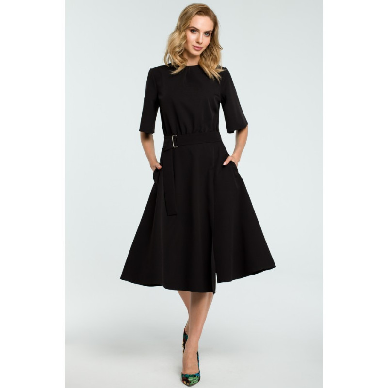 M396 Plėšyta suknelė su diržu - juoda