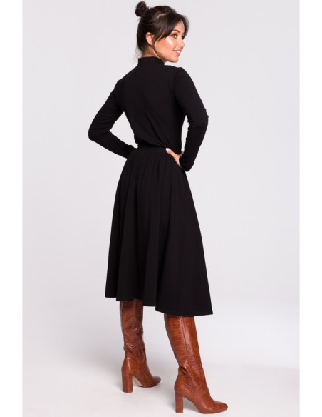 B130 Platėjantis midi sijonas - juodas