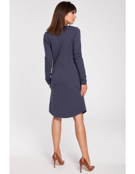 B017 Klasikinė suknelė su iškirpte ties kaklu - mėlyna