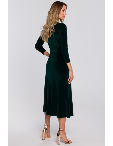 Tamsiai žalia, veliūrinė suknelė