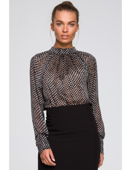 Juoda, taškuota palaidinė