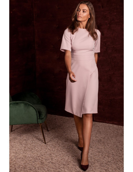 Šviesiai rožinė suknelė