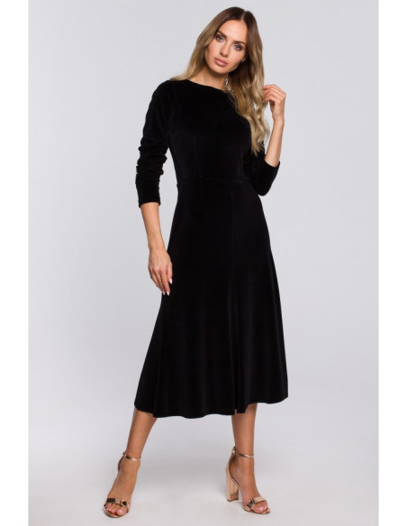 Juoda, veliūrinė suknelė