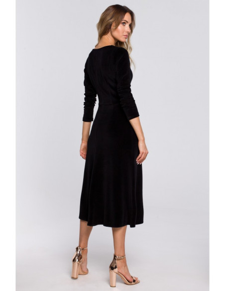 Juoda, veliūrinė suknelė