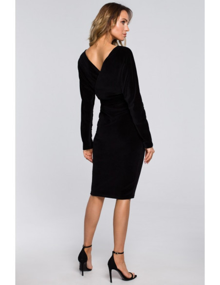 Juoda, veliūrinė suknelė