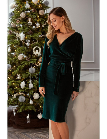 Tamsiai žalia, veliūrinė suknelė