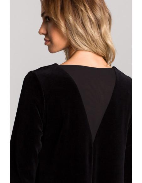 Juoda, veliūrinė suknelė