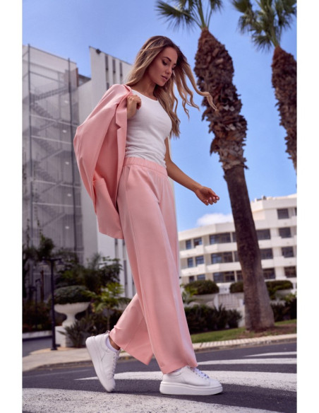 Rožinės plačios kelnės