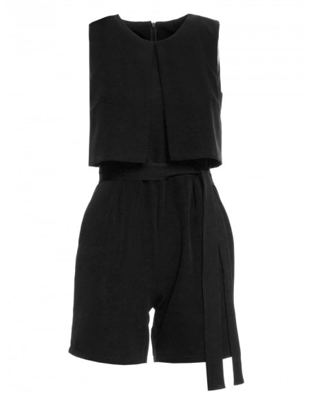 Juodas trumpas kombinezonas