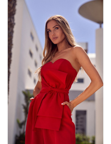 Raudonas kombinezonas