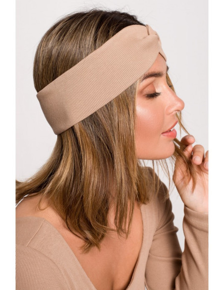Šviesiai ruda galvos juosta