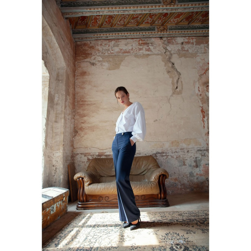 Tamsiai mėlynos kelnės