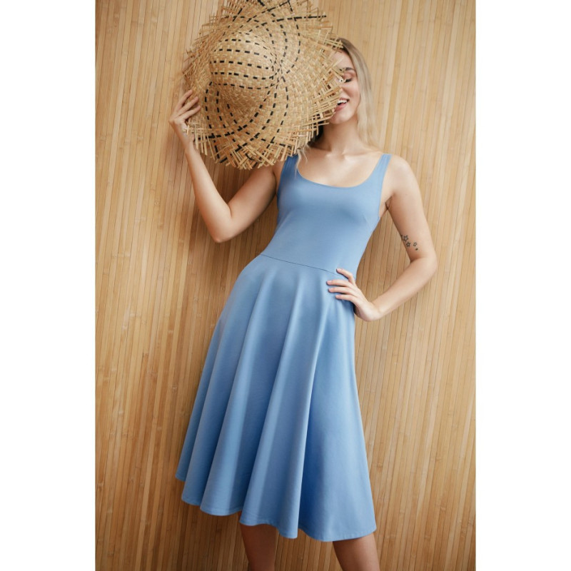 Šviesiai mėlyna suknelė