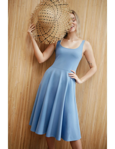 Šviesiai mėlyna suknelė