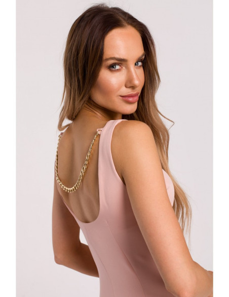 Klasikinė rausva suknelė su grandinėle