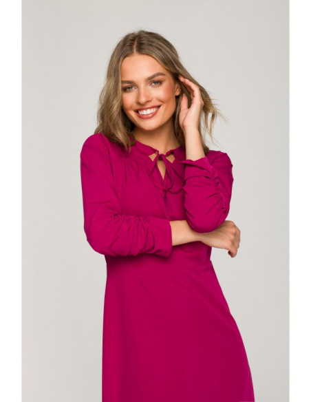 S325 Suknelė su kaklo iškirpte - slyvinė