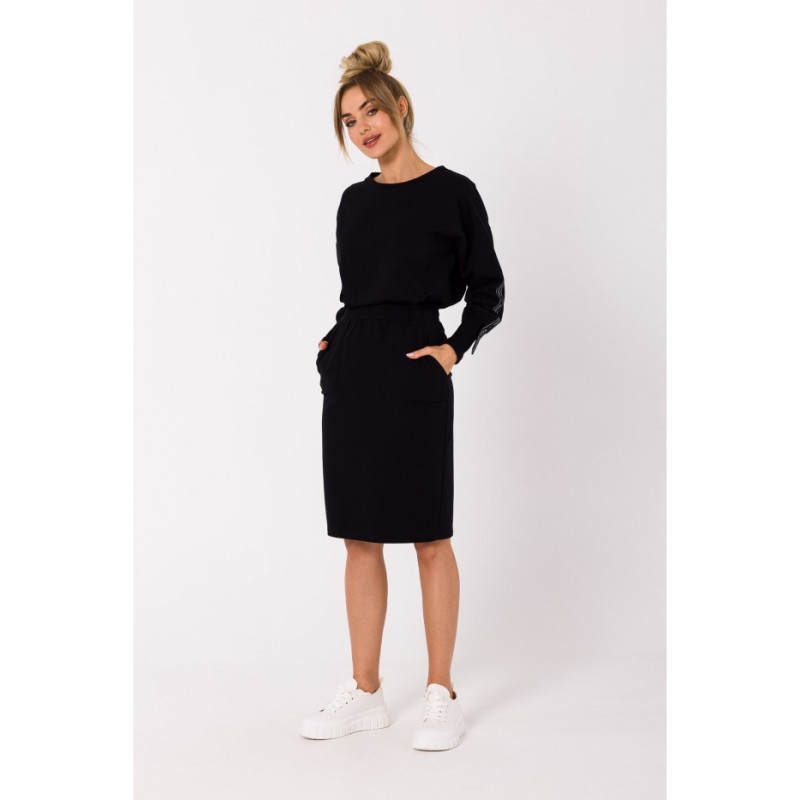 M728 Fitted skirt with patch pockets - black