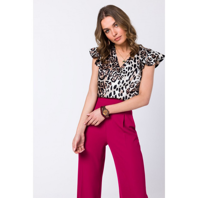 S344 Blouse with frilled sleeves - model 2