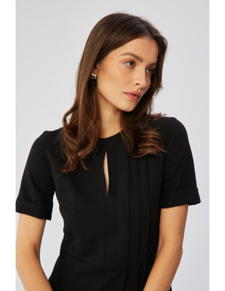 S361 Shift dress with pleats on the side - black
