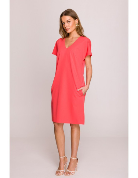 S392 Laisvai krentanti suknelė su V formos iškirpte - koralinė