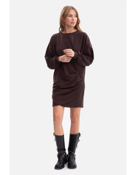B298 Sukienka dzianinowa z zakładkami - gorzka czekolada