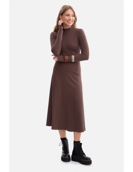 B299 Sukienka z dzianiny prążkowanej - brązowa